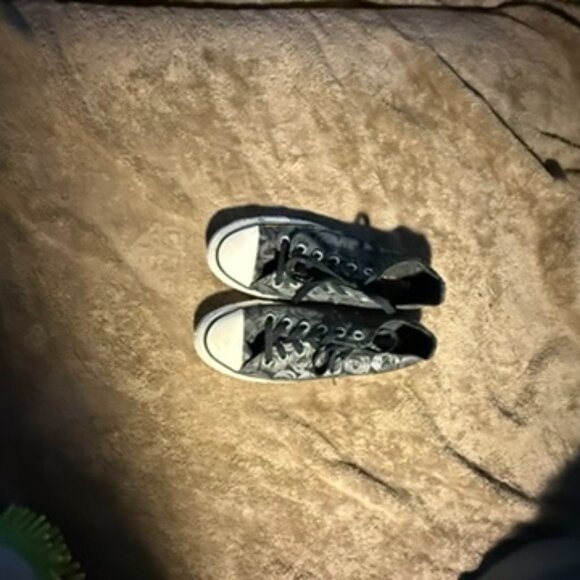 Converse Chuck Taylors w/ silver rose pattern. Womens 8. - Picture 2 of 5